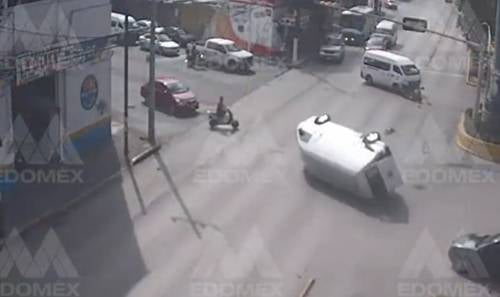 Video: Distracción de un chofer causa tremendo accidente vial en Tultitlán
